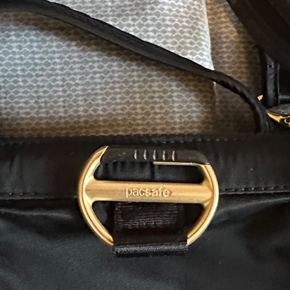 Elegant Black Women's Handbag - Picture 2 of 4